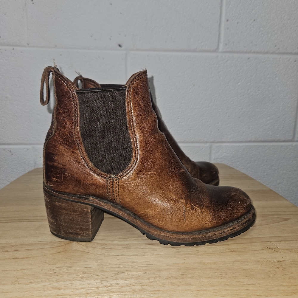 Frye Sabrina Chelsea Cognac Genuine Leather Pull On Stretch Size 7